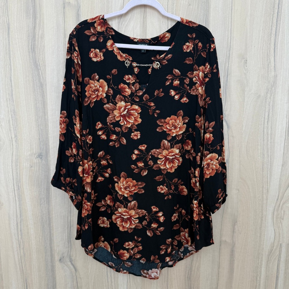 Torrid Womens‎ Floral Blouse Size 3X Black Chain Neckline Dark Romantic Feminine